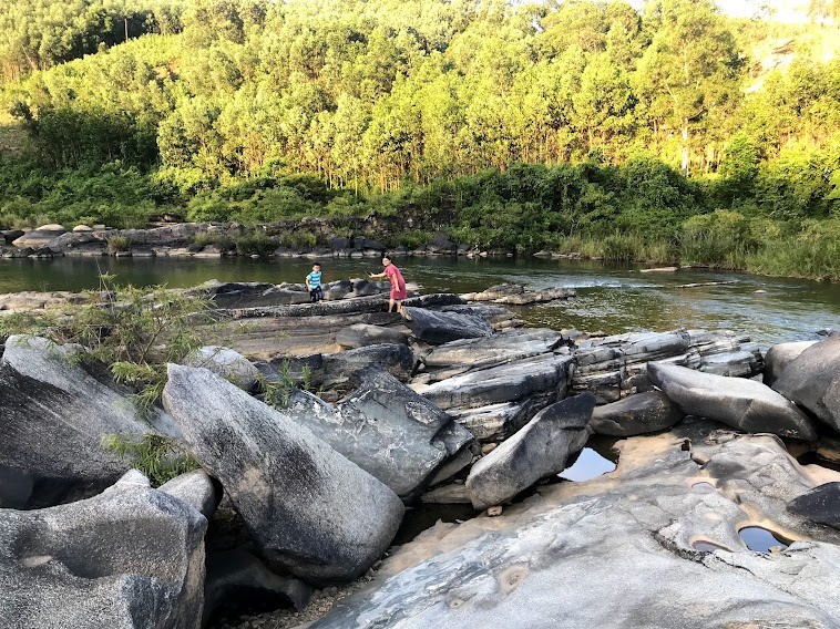Lo Thung – The Unique Primeval Rock Pool In Quang Nam
