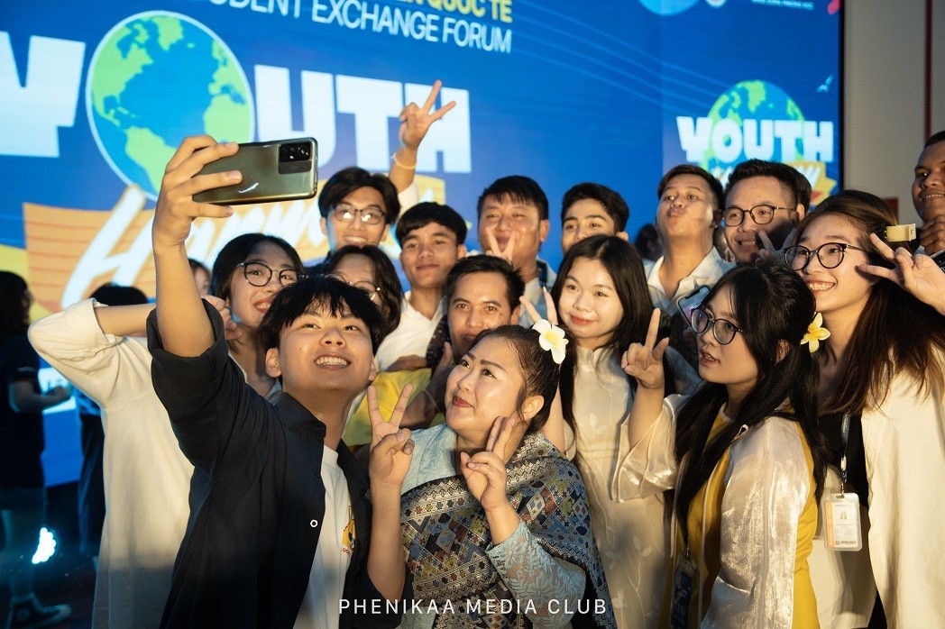 Int'l Student Exchange Festival at Hanoi's University Int'l Student Exchange Festival at Hanoi's University