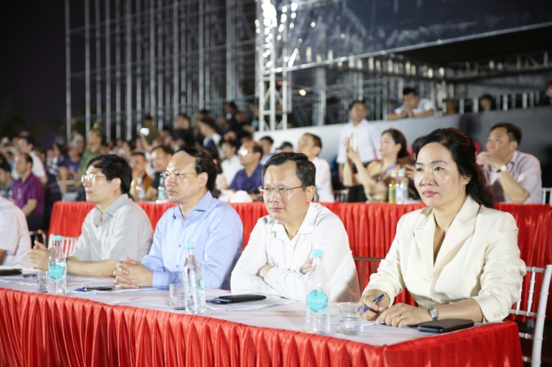 Chương trình có sự tham dự của lãnh đạo tỉnh tham dự lễ tổng duyệt Carnaval Hạ Long 2024 (Ảnh: baoquangninh.vn) Chương trình có sự tham dự của lãnh đạo tỉnh tham dự lễ tổng duyệt Carnaval Hạ Long 2024 (Ảnh: baoquangninh.vn)