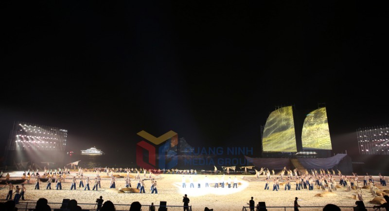 Màn biểu diễn Rực rỡ đêm tổng duyệt Carnaval Hạ Long 2024