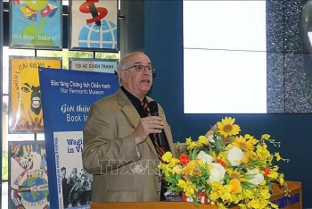 Giáo sư Ron Carver và hành trình 