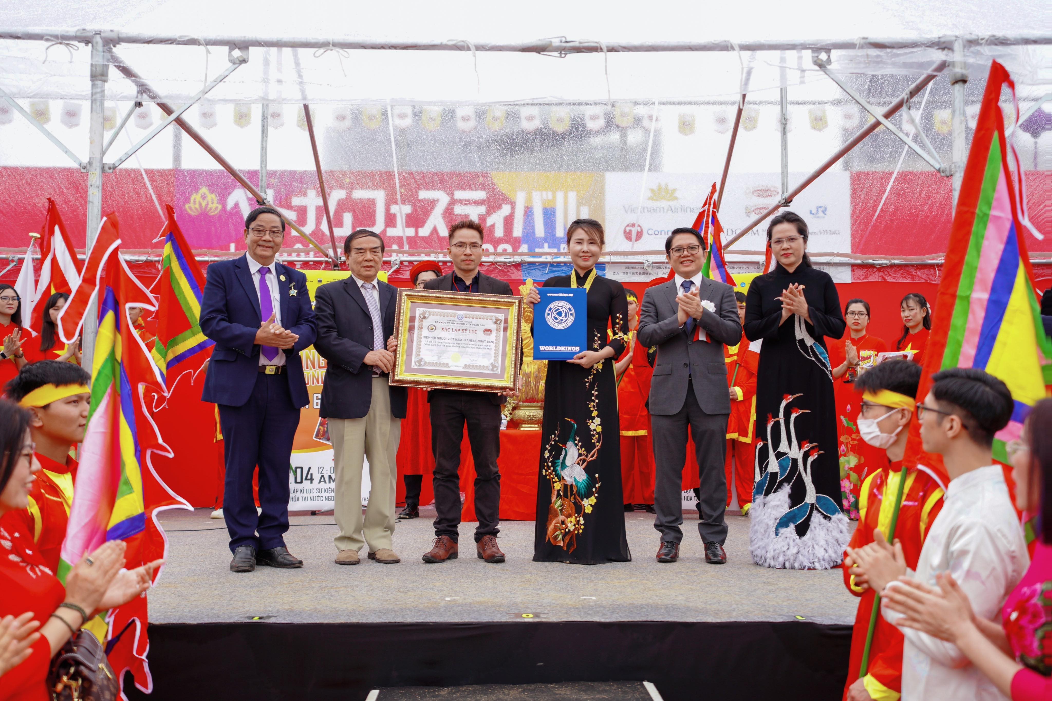 Người Việt tại Osaka (Nhật Bản) tổ chức Lễ giỗ tổ Hùng Vương lần thứ 6 Người Việt tại Osaka (Nhật Bản) tổ chức Lễ giỗ tổ Hùng Vương lần thứ 6