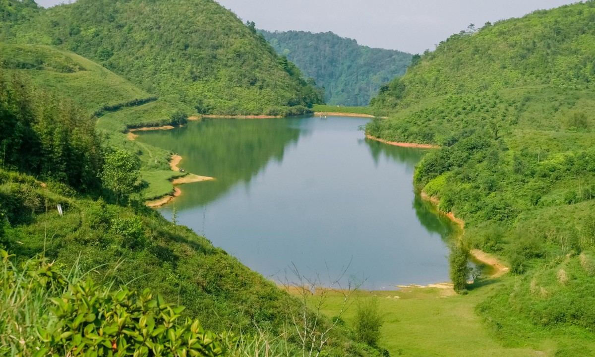 Discover The Dreamy Sam Tang Lake In Hoa Binh Discover The Dreamy Sam Tang Lake In Hoa Binh