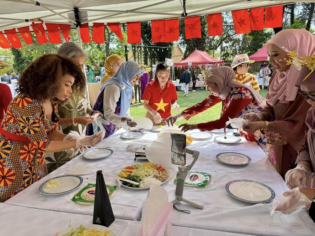 Vietnam's Fried Spring Rolls Introduced to Global Community in South Africa Vietnam's Fried Spring Rolls Introduced to Global Community in South Africa