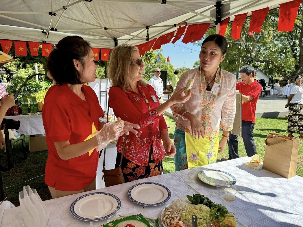 Vietnam's Fried Spring Rolls Introduced to Global Community in South Africa Vietnam's Fried Spring Rolls Introduced to Global Community in South Africa