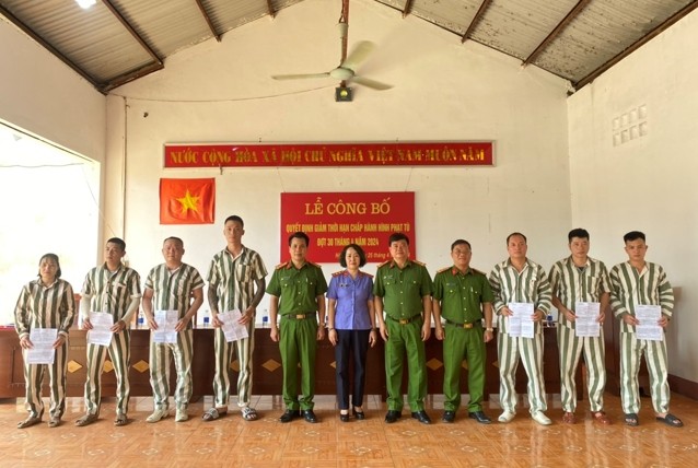 Kỷ niệm 49 năm Ngày Giải phóng miền Nam, thống nhất đất nước: giảm án cho nhiều phạm nhân