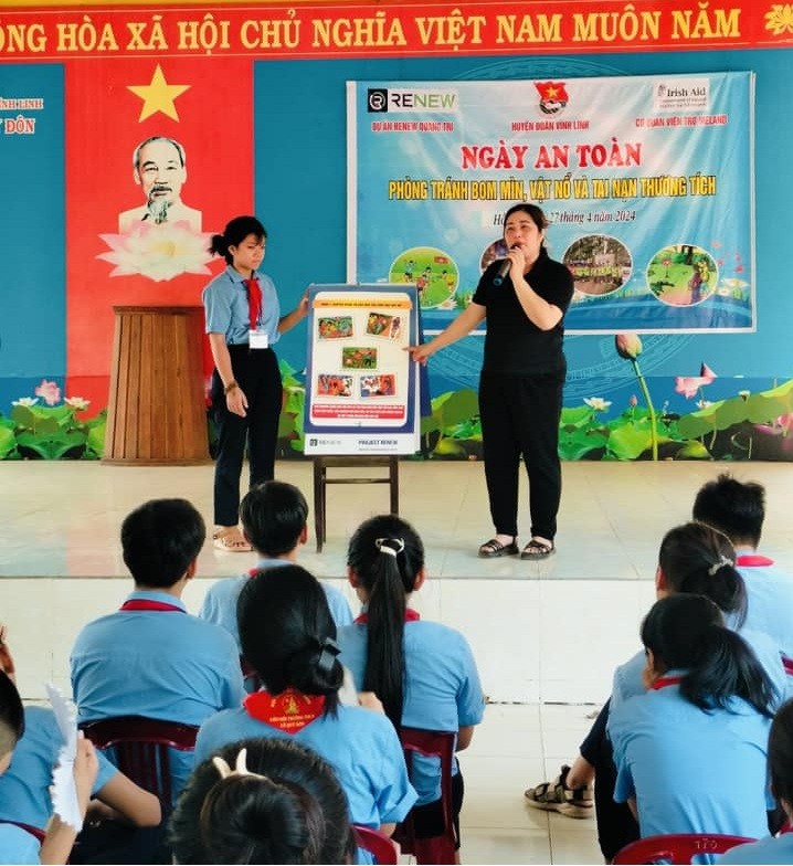 RENEW truyền thông phòng chống tai nạn bom mìn cho học sinh Quảng Trị và Quảng Ngãi RENEW truyền thông phòng chống tai nạn bom mìn cho học sinh Quảng Trị và Quảng Ngãi