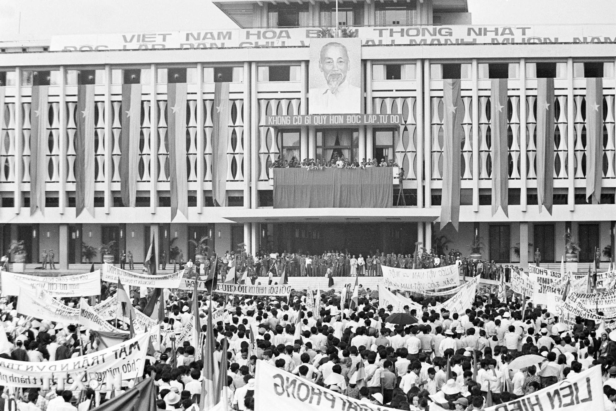 Chiến dịch Hồ Chí Minh - Đỉnh cao thắng lợi của cách mạng Việt Nam Chiến dịch Hồ Chí Minh - Đỉnh cao thắng lợi của cách mạng Việt Nam