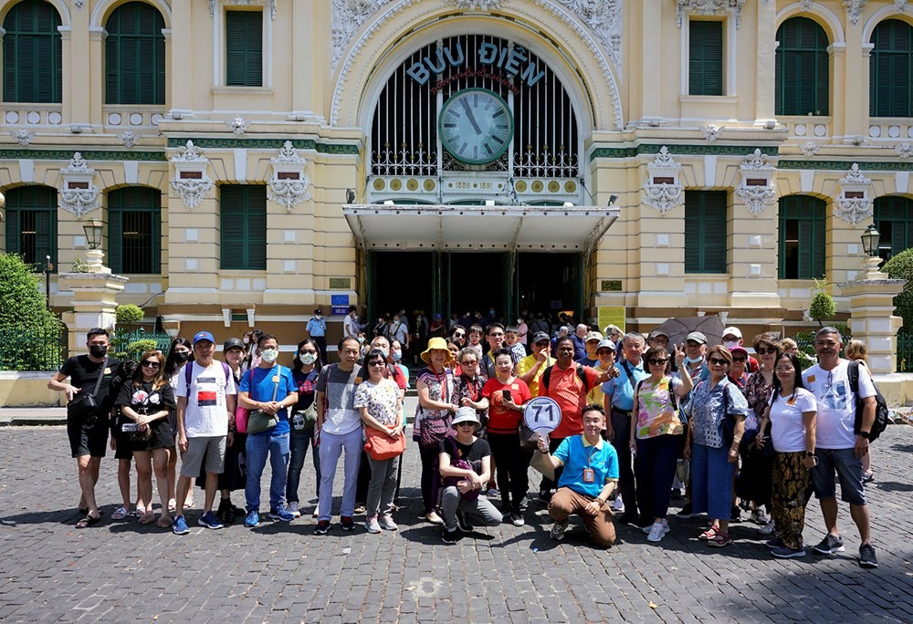 Cruise Tourism Flourishes On Reunification Day Holiday In Vietnam
