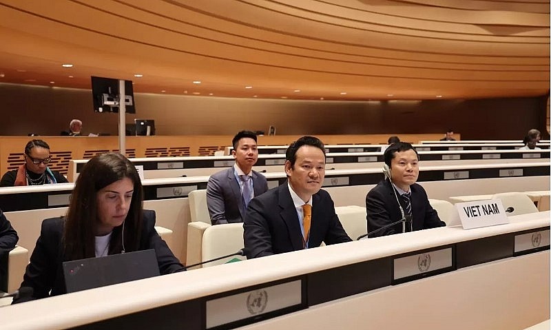 Ambassador Mai Phan Dung (middle), Permanent Representative of Vietnam to the United Nations (UN), World Trade Organisation (WTO), and other international organisations at the session. Ambassador Mai Phan Dung (middle), Permanent Representative of Vietnam to the United Nations (UN), World Trade Organisation (WTO), and other international organisations at the session.