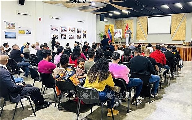 Participants at the ceremony in Venezuela to mark the 49th anniversary of the liberation of the South and national reunification (Photo: VNA) Participants at the ceremony in Venezuela to mark the 49th anniversary of the liberation of the South and national reunification (Photo: VNA)
