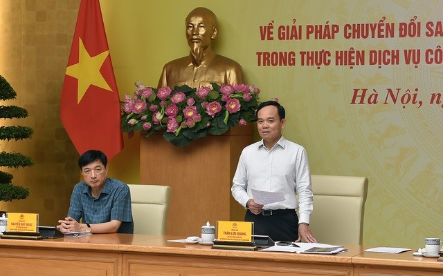 Phó Thủ tướng Trần Lưu Quang yêu cầu các bộ, ngành, địa phương quyết tâm thực hiện mục tiêu thống nhất sử dụng một tài khoản là VNeID trong thực hiện thủ tục hành chính từ ngày 1/7/2024. (Ảnh: VGP/Hải Minh) Phó Thủ tướng Trần Lưu Quang yêu cầu các bộ, ngành, địa phương quyết tâm thực hiện mục tiêu thống nhất sử dụng một tài khoản là VNeID trong thực hiện thủ tục hành chính từ ngày 1/7/2024. (Ảnh: VGP/Hải Minh)