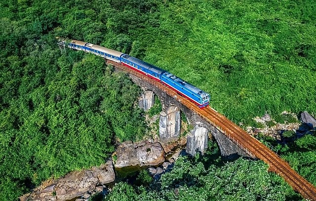 A train route named “Central Heritage Connection” linking Huế ancient capital in the central province of Thừa Thiên - Huế and nearby Đà Nẵng City has been put into operation. Photo: kenh14.vn A train route named “Central Heritage Connection” linking Huế ancient capital in the central province of Thừa Thiên - Huế and nearby Đà Nẵng City has been put into operation. Photo: kenh14.vn