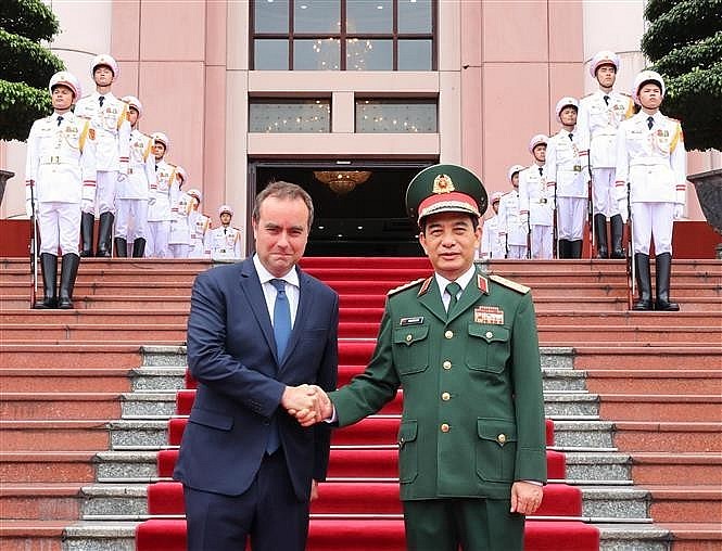 Minister of National Defence General Phan Van Giang (R) and visiting French Minister of the Armed Forces Sébastien Lecornu in Hanoi on May 5. (Photo: VNA) Minister of National Defence General Phan Van Giang (R) and visiting French Minister of the Armed Forces Sébastien Lecornu in Hanoi on May 5. (Photo: VNA)