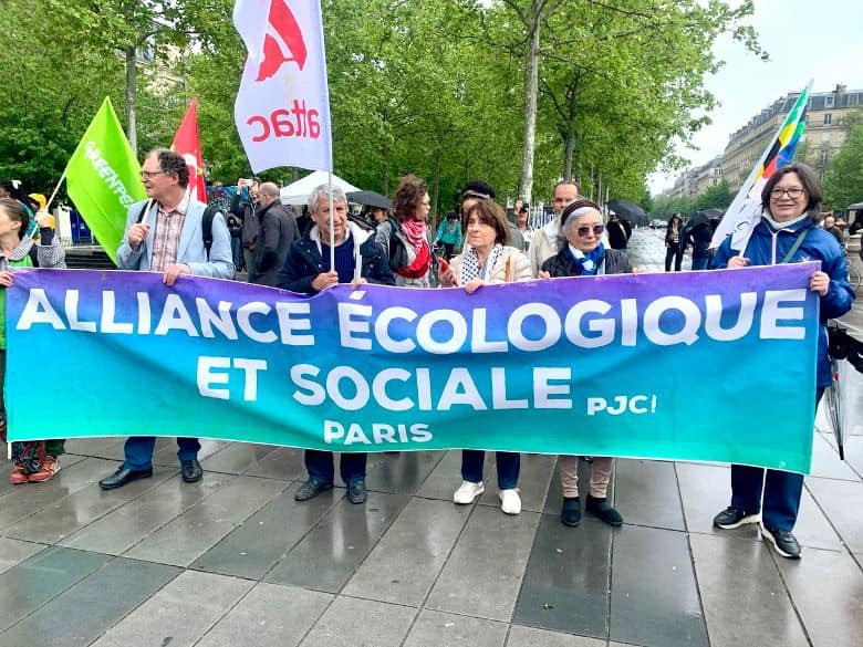 Overseas Vietnamese, French People Take to The Streets in Support of Tran To Nga’s Agent Orange Lawsuit Overseas Vietnamese, French People Take to The Streets in Support of Tran To Nga’s Agent Orange Lawsuit
