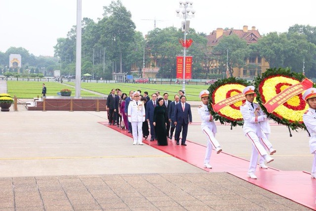 Lãnh đạo Đảng, Nhà nước vào Lăng viếng Chủ tịch Hồ Chí Minh Lãnh đạo Đảng, Nhà nước vào Lăng viếng Chủ tịch Hồ Chí Minh