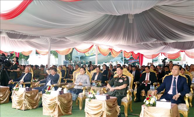 Triển lãm ảnh tại Lào về chiến thắng Điện Biên Phủ Chú thích ảnh