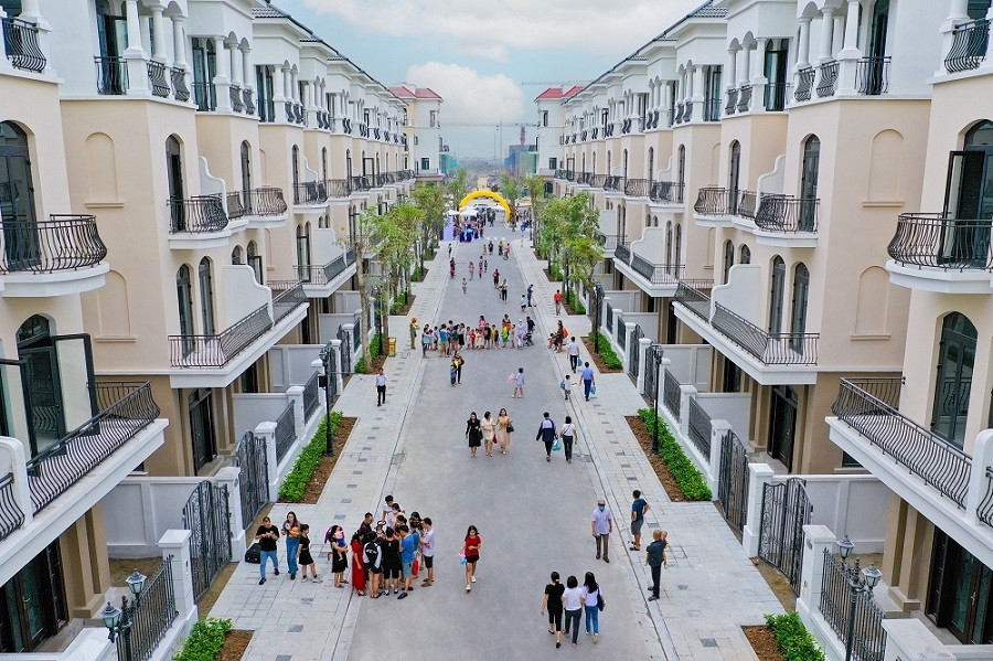 Bất động sản là tài sản lớn nên người mua nhà luôn có mong muốn được tiếp cận giỏ hàng chính chủ cũng như các thông tin chính thức, uy tín từ chủ đầu tư Bất động sản là tài sản lớn nên người mua nhà luôn có mong muốn được tiếp cận giỏ hàng chính chủ cũng như các thông tin chính thức, uy tín từ chủ đầu tư