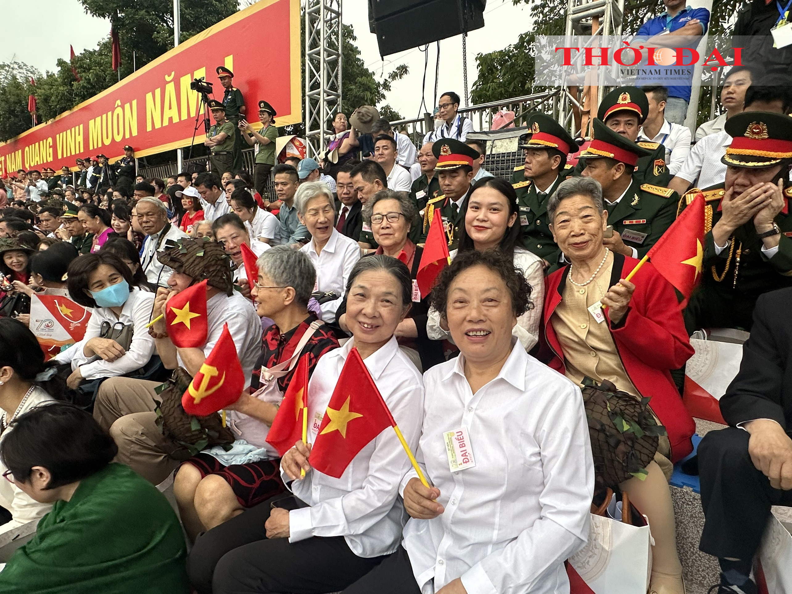 Đoàn nhân sỹ Trung Quốc tham dự Lễ kỷ niệm 70 năm chiến thắng Điện Biên Phủ. Đoàn nhân sỹ Trung Quốc tham dự Lễ kỷ niệm 70 năm chiến thắng Điện Biên Phủ.
