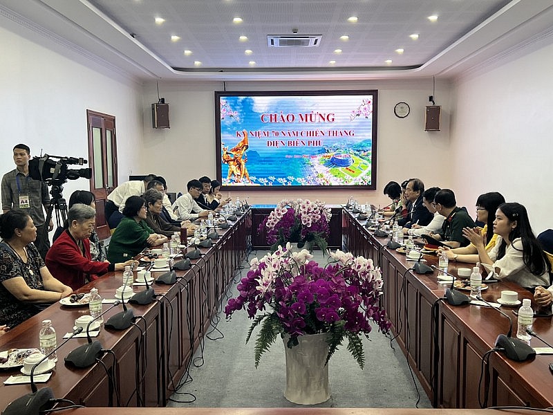 Đoàn thân nhân các cựu cố vấn Trung Quốc gặp mặt con trai Đại tướng Võ Nguyên Giáp Đoàn thân nhân các cựu cố vấn Trung Quốc gặp mặt con trai Đại tướng Võ Nguyên Giáp