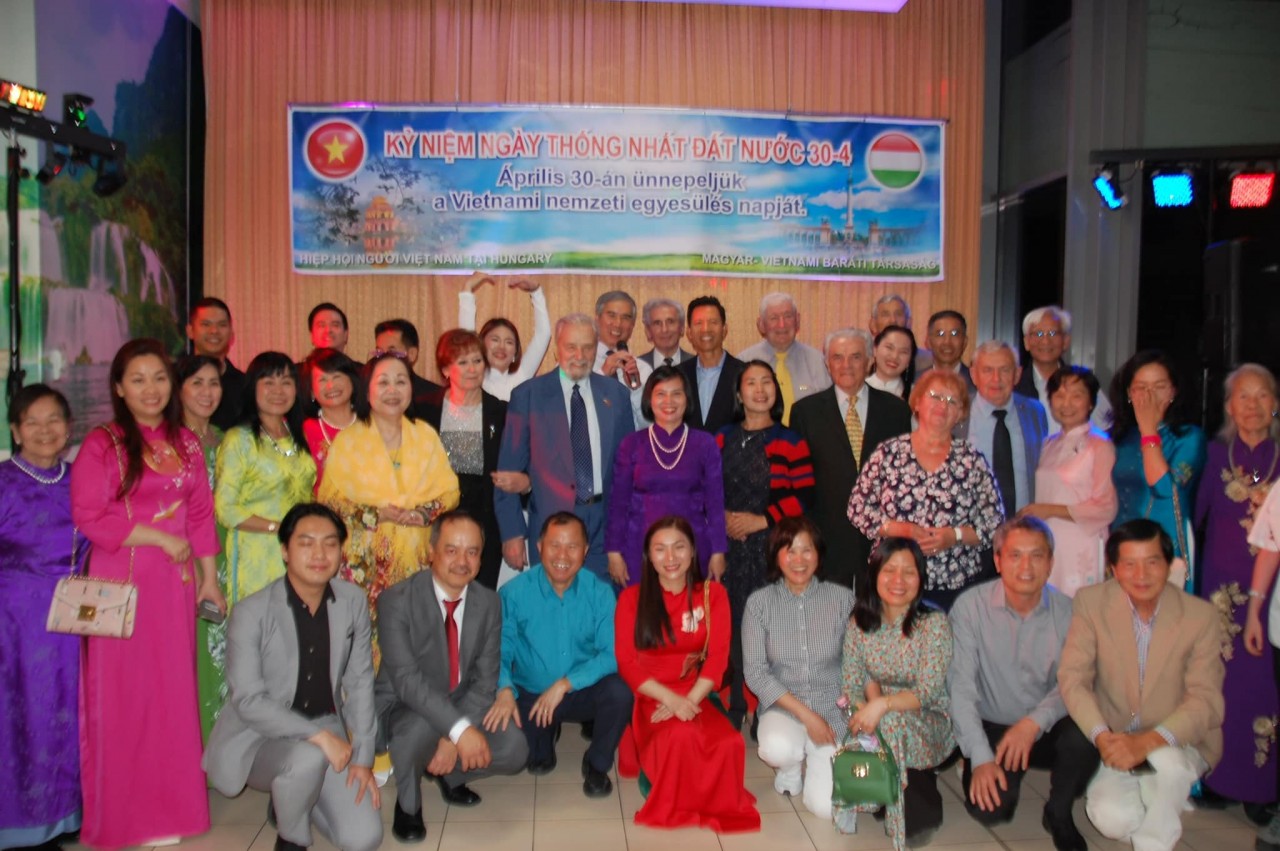 Vietnamese in Hungary Meet to Mark National Reunification Anniversary Vietnamese in Hungary Meet to Mark National Reunification Anniversary
