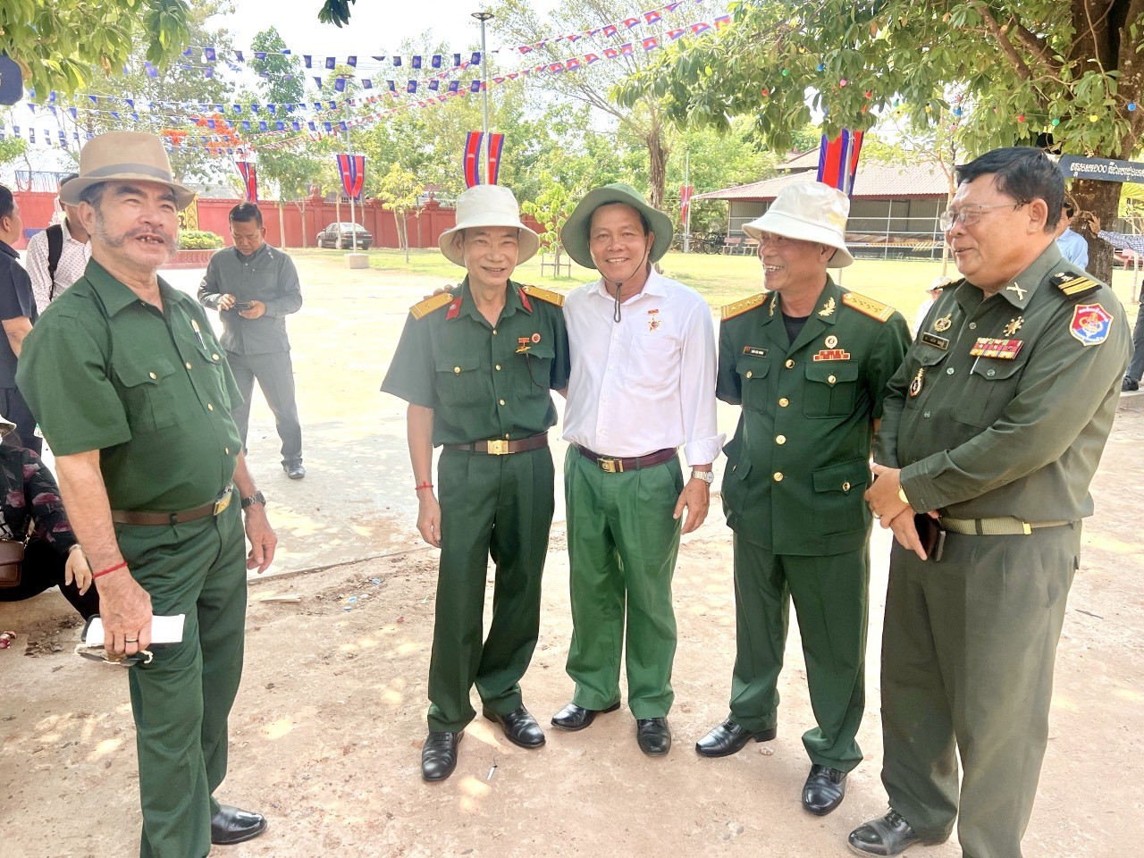 Đoàn cựu quân tình nguyện, cựu chuyên gia tỉnh Bình Dương thăm lại chiến trường xưa Cựu quân tình nguyện, cựu chuyên gia tỉnh Bình Dương thăm lại chiến trường xưa