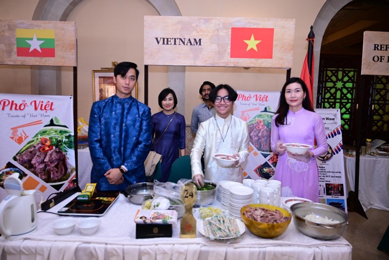 Phở Việt Nam sẽ được đưa vào thực đơn của các khách sạn, nhà hàng trên toàn thủ đô Islamabad, Pakistan Phở Việt Nam sẽ được đưa vào thực đơn của các khách sạn, nhà hàng trên toàn thủ đô Islamabad, Pakistan
