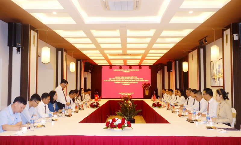 Sôi động các hoạt động giao lưu hữu nghị, hội đàm trên biên giới Việt - Trung Sôi động các hoạt động giao lưu hữu nghị, hội đàm trên biên giới Việt - Trung