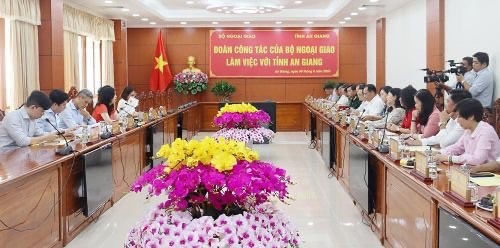 Thúc đẩy công tác người Việt Nam ở nước ngoài và hỗ trợ cộng đồng người gốc Việt tại tỉnh Cần Thơ, Đồng Tháp, An Giang Thúc đẩy công tác người Việt Nam ở nước ngoài và hỗ trợ cộng đồng người gốc Việt tại tỉnh Cần Thơ, Đồng Tháp, An Giang