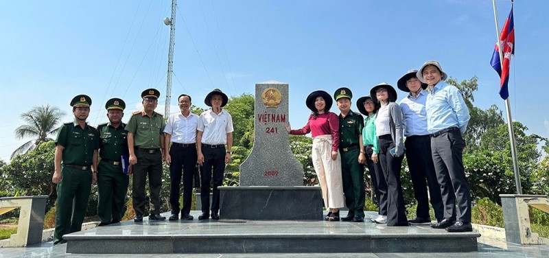 Thúc đẩy công tác người Việt Nam ở nước ngoài và hỗ trợ cộng đồng người gốc Việt tại tỉnh Cần Thơ, Đồng Tháp, An Giang Thúc đẩy công tác người Việt Nam ở nước ngoài và hỗ trợ cộng đồng người gốc Việt tại tỉnh Cần Thơ, Đồng Tháp, An Giang