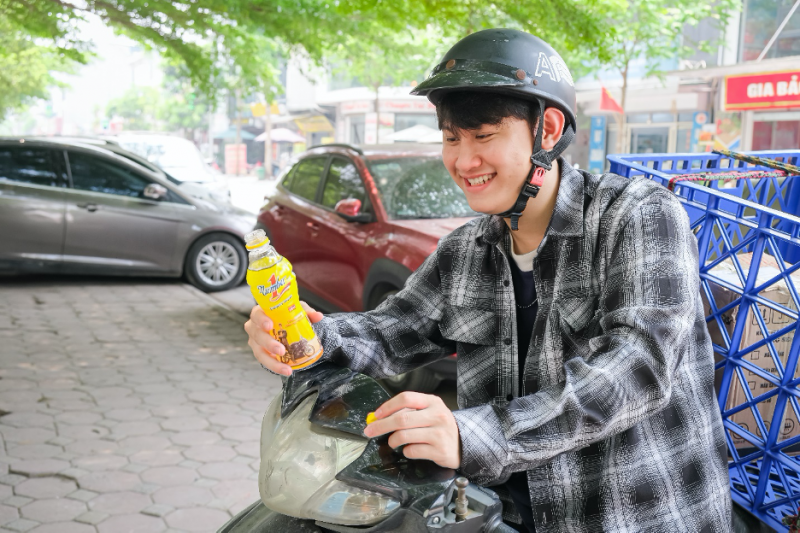 Nước tăng lực Number 1 giúp giải khát và bổ sung năng lượng ngay tức thì. Nước tăng lực Number 1 giúp giải khát và bổ sung năng lượng ngay tức thì.