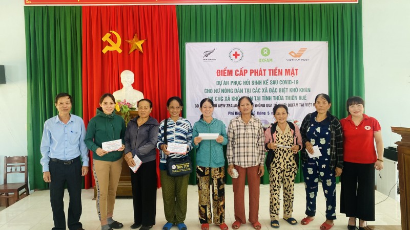 Oxfam hỗ trợ 1.000 nữ nông dân nghèo, cận nghèo ở Thừa Thiên Huế phục hồi, phát triển sinh kế Oxfam hỗ trợ 1.000 nữ nông dân nghèo, cận nghèo ở Thừa Thiên Huế phục hồi, phát triển sinh kế