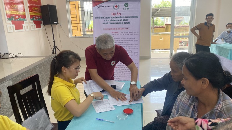 Oxfam hỗ trợ 1.000 nữ nông dân nghèo, cận nghèo ở Thừa Thiên Huế phục hồi, phát triển sinh kế Oxfam hỗ trợ 1.000 nữ nông dân nghèo, cận nghèo ở Thừa Thiên Huế phục hồi, phát triển sinh kế