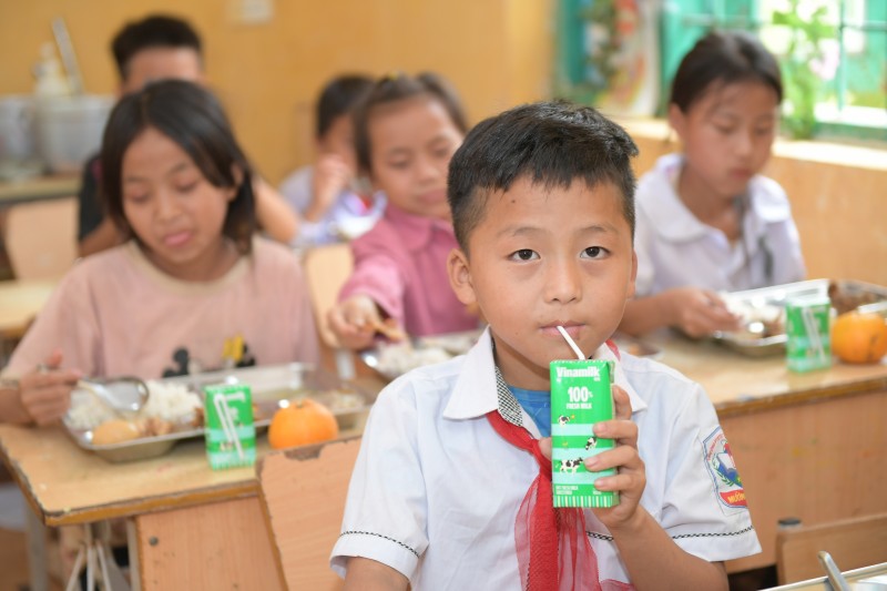 Hành trình 17 năm gieo niềm vui đến trẻ em khó khăn của quỹ sữa vươn cao Việt Nam Hành trình 17 năm gieo niềm vui đến trẻ em khó khăn của quỹ sữa vươn cao Việt Nam