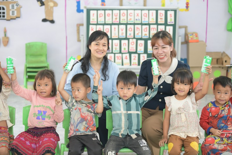 Hành trình 17 năm gieo niềm vui đến trẻ em khó khăn của quỹ sữa vươn cao Việt Nam Hành trình 17 năm gieo niềm vui đến trẻ em khó khăn của quỹ sữa vươn cao Việt Nam