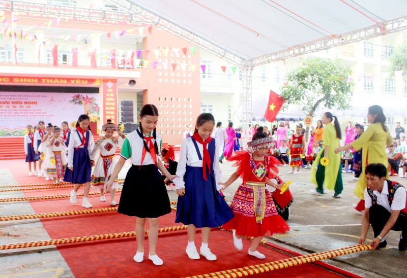 Nhiều hoạt động giao lưu hữu nghị giữa tỉnh Quảng Ninh và tỉnh Quảng Tây (Trung Quốc) Nhiều hoạt động giao lưu hữu nghị giữa tỉnh Quảng Ninh và tỉnh Quảng Tây (Trung Quốc)