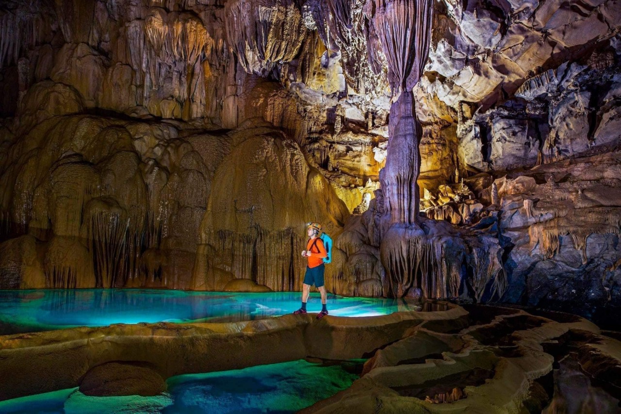'Floating' Lake Discovered in Quang Binh Province's Cave 'Floating' Lake Discovered in Quang Binh Province's Cave