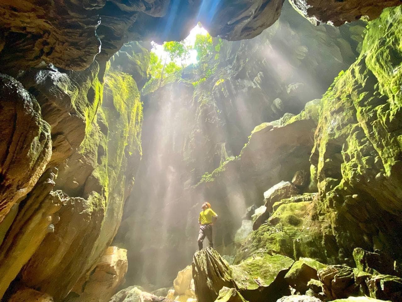 'Floating' Lake Discovered in Quang Binh Province's Cave 'Floating' Lake Discovered in Quang Binh Province's Cave