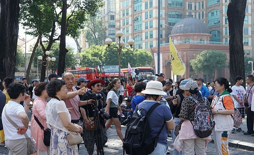 Foreign visitors in downtown Ho Chi Minh City in January 2024. (Photo: laodong.vn) Foreign visitors in downtown Ho Chi Minh City in January 2024. (Photo: laodong.vn)
