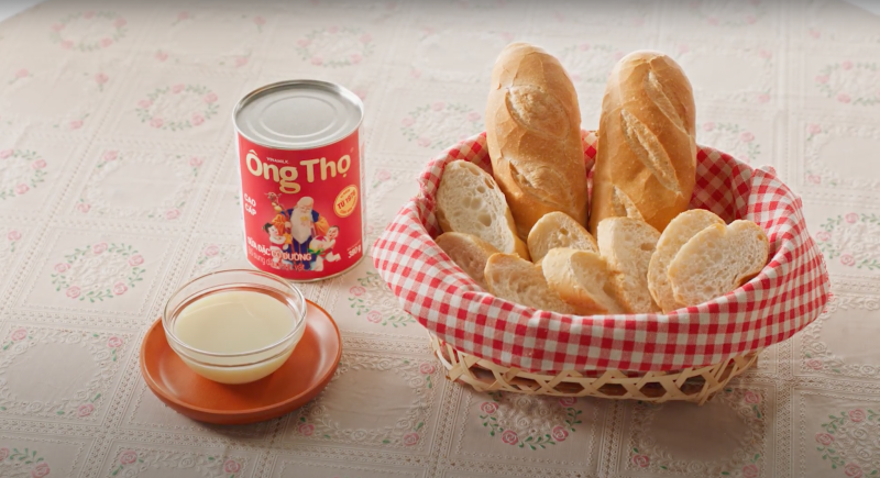 Bánh mì chấm sữa đặc - tự hào văn hóa ẩm thực Việt Bánh mì chấm sữa đặc - tự hào văn hóa ẩm thực Việt