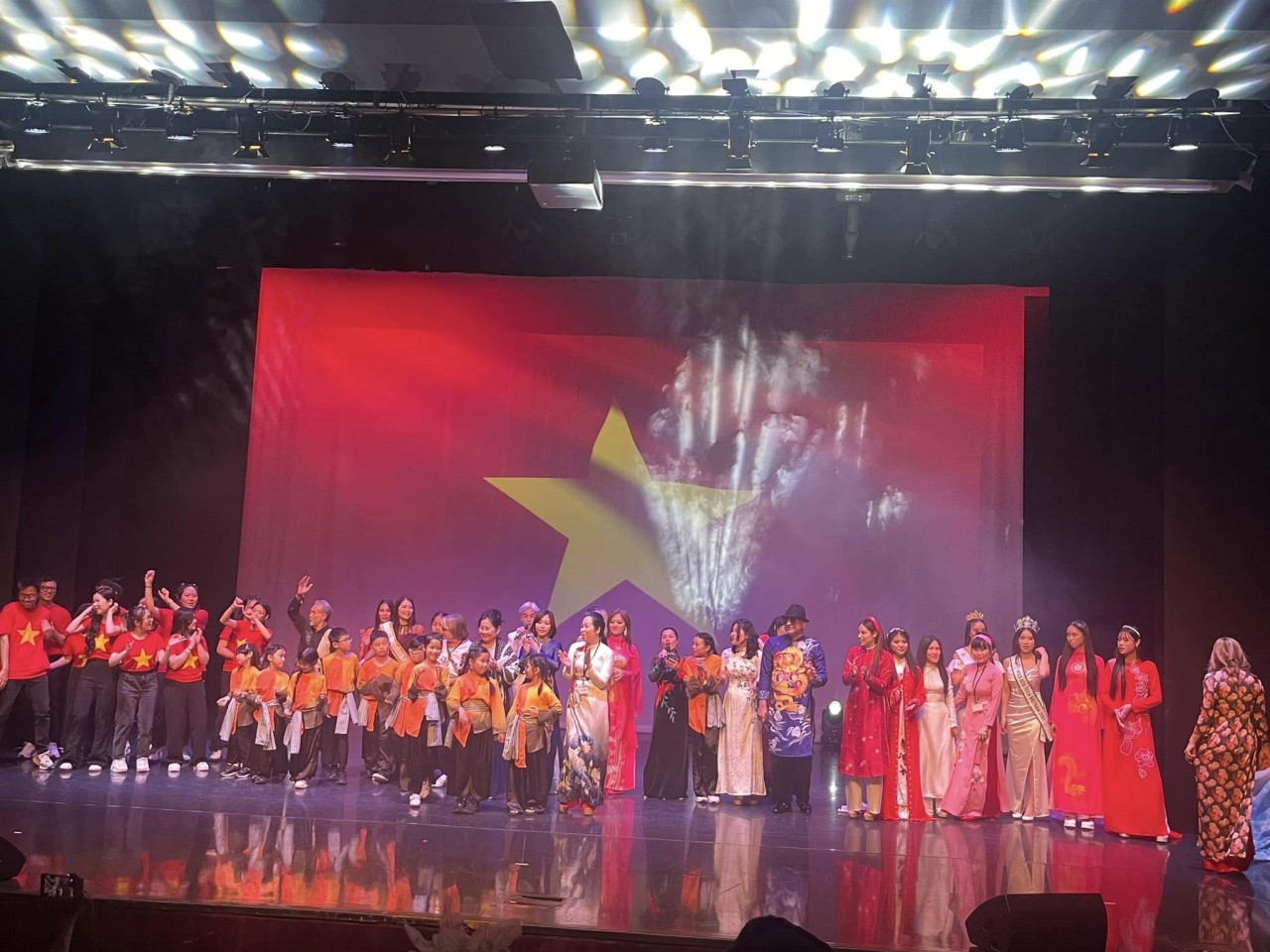 2024 Vietnam Cultural Show London Gathers 100 Artists 2024 Vietnam Cultural Show London Gathers Over 100 Artists