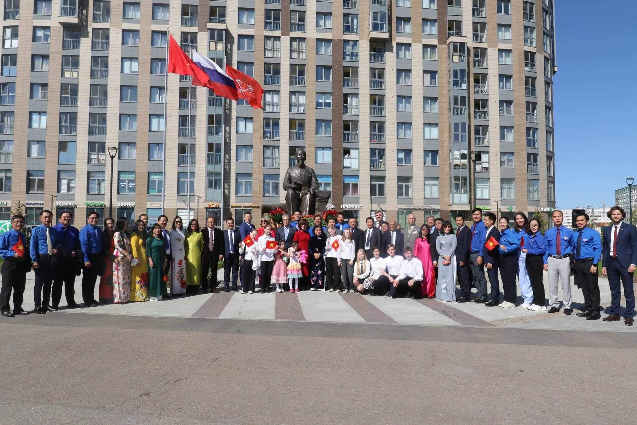 Thành phố Saint Petersburg (Liên bang Nga) kỷ niệm 134 năm ngày sinh của Chủ tịch Hồ Chí Minh Thành phố Saint Petersburg kỷ niệm 134 năm ngày sinh của Chủ tịch Hồ Chí Minh