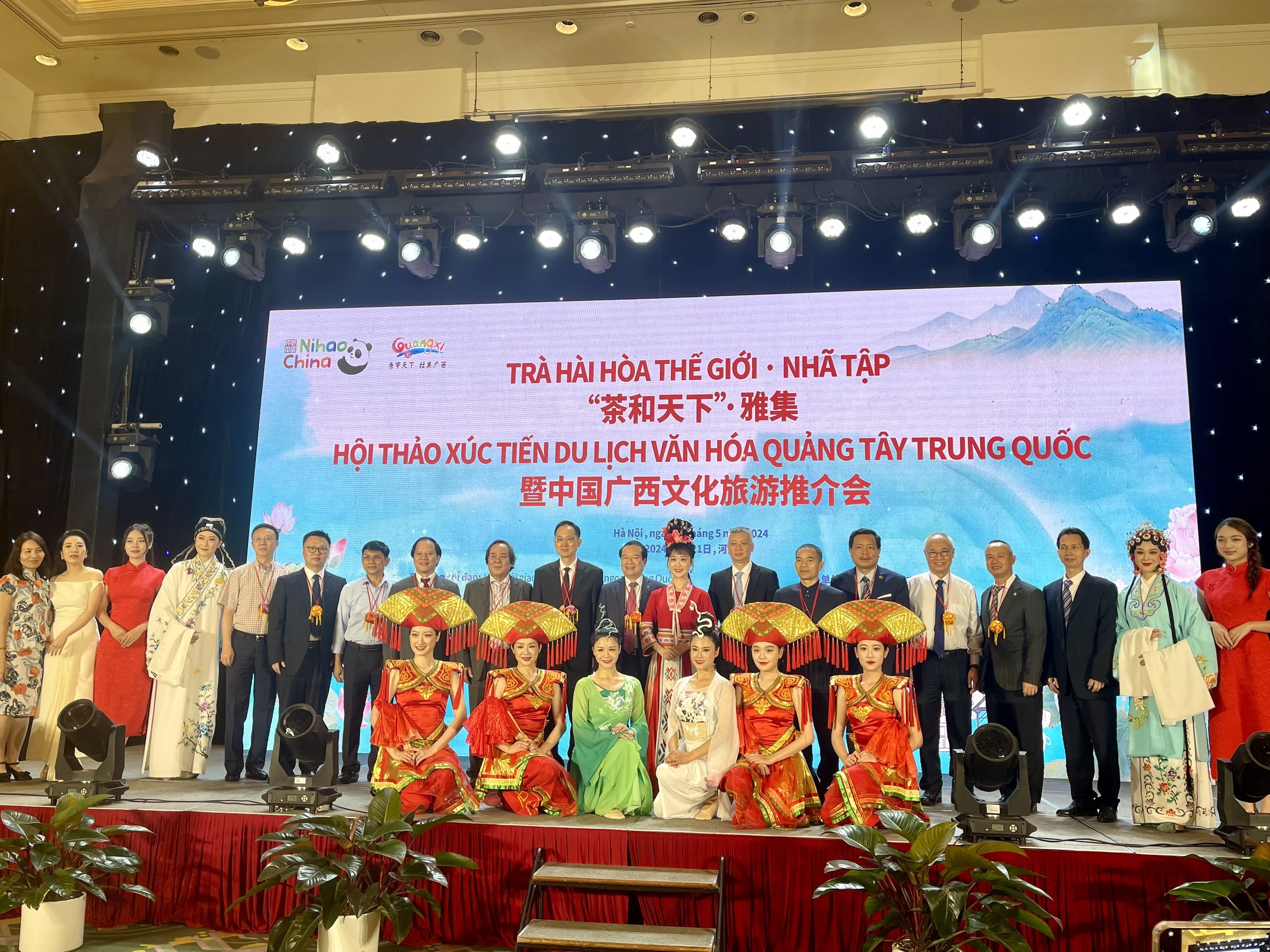 Thúc đẩy trao đổi văn hóa Trung - Việt qua hợp tác, giao lưu du lịch Thúc đẩy trao đổi văn hóa Trung - Việt qua hợp tác, giao lưu du lịch