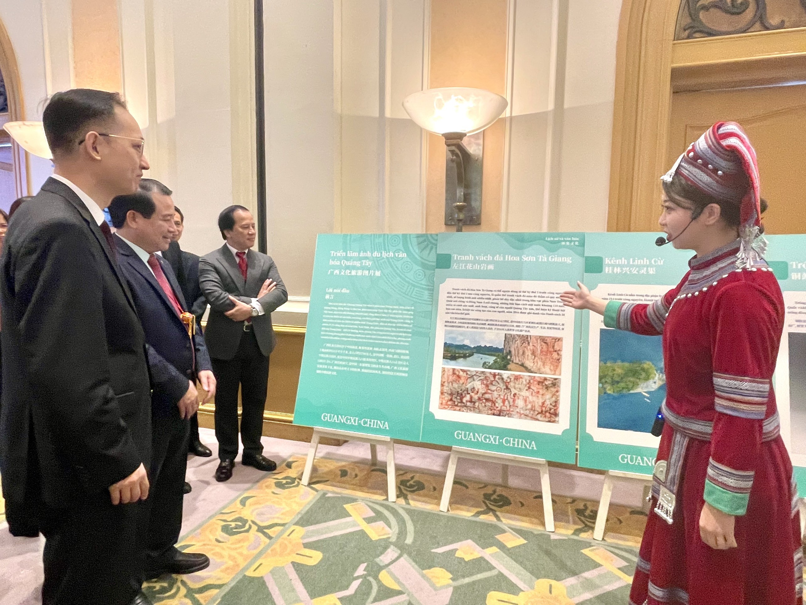 Thúc đẩy trao đổi văn hóa Trung - Việt qua hợp tác, giao lưu du lịch Thúc đẩy trao đổi văn hóa Trung - Việt qua hợp tác, giao lưu du lịch