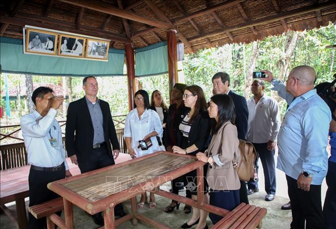Thắt chặt tình đoàn kết thủy chung giữa Việt Nam và Cuba Thắt chặt tình đoàn kết thủy chung giữa Việt Nam và Cuba