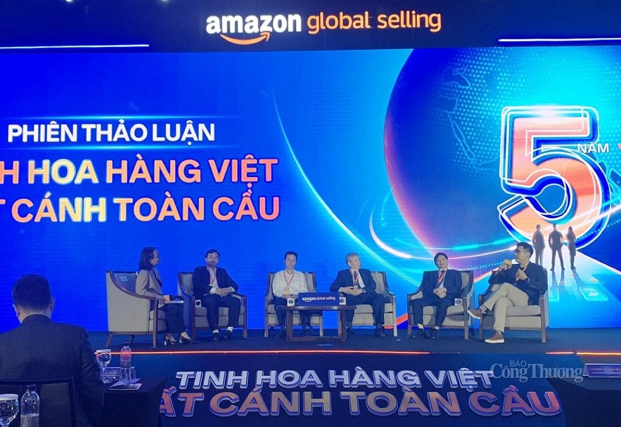 A panel session with the participation of representatives of craft associations, industries, businesses and experts in the field of cross-border e-commerce. (Photo: Minh Nguyet) A panel session with the participation of representatives of craft associations, industries, businesses and experts in the field of cross-border e-commerce. (Photo: Minh Nguyet)