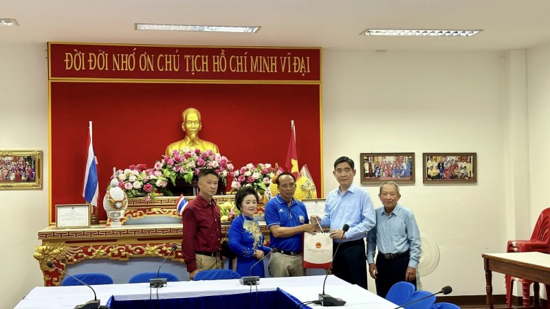Thăm và làm việc với cộng đồng người Việt tại tỉnh Mukdahan và Kalasin (Thái Lan) Thăm và làm việc với cộng đồng người Việt tại tỉnh Mukdahan và Kalasin (Thái Lan)