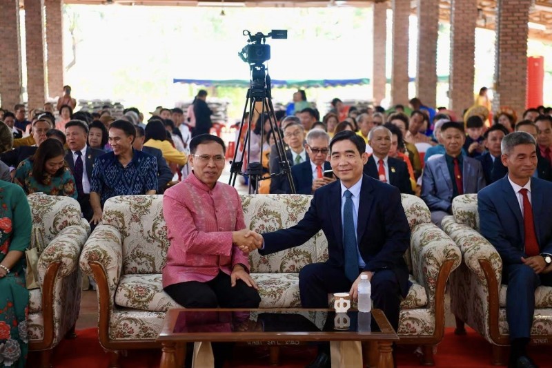 Thăm và làm việc với cộng đồng người Việt tại tỉnh Mukdahan và Kalasin (Thái Lan) Thăm và làm việc với cộng đồng người Việt tại tỉnh Mukdahan và Kalasin (Thái Lan)