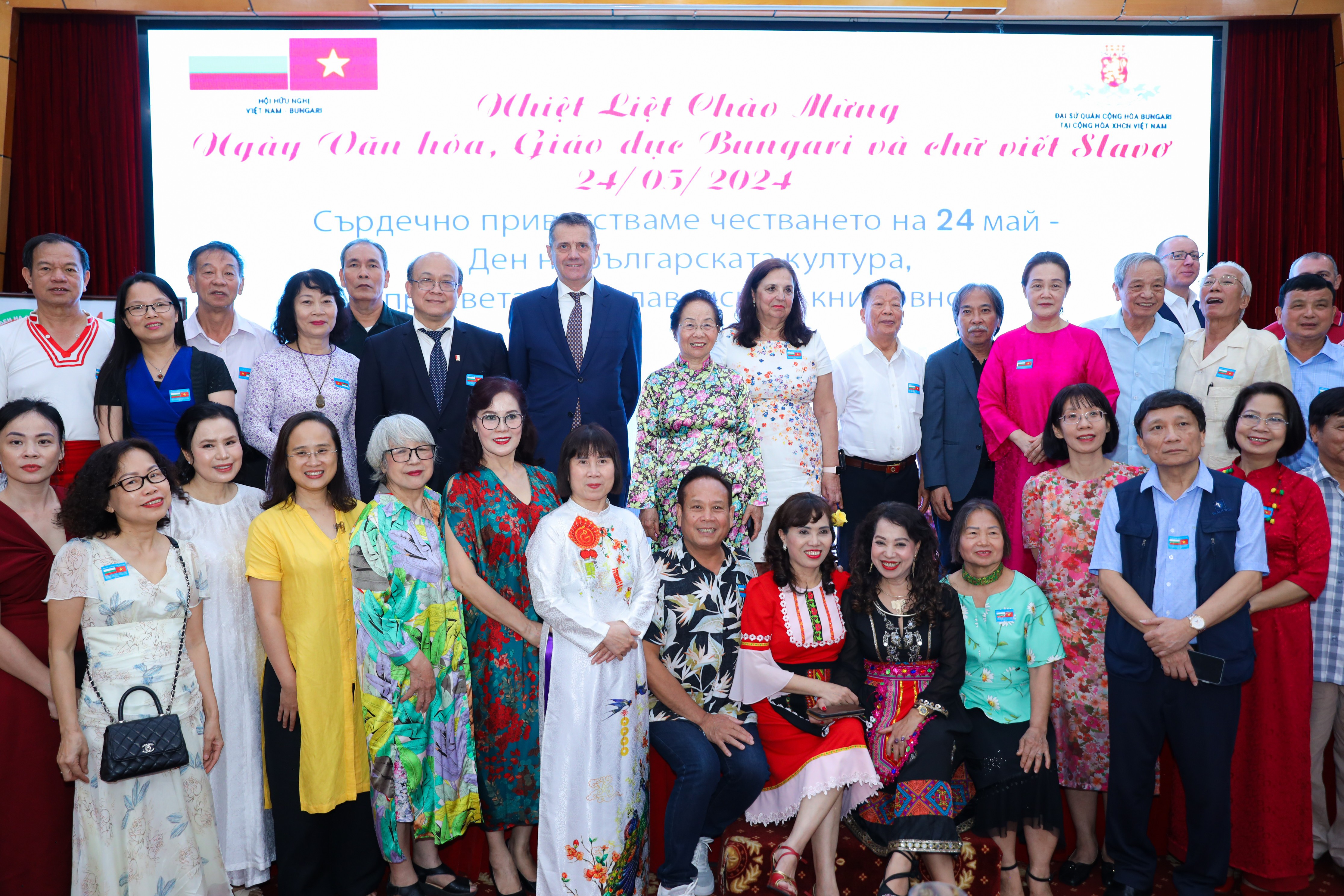 Văn hóa giáo dục là cơ sở xây dựng tình hữu nghị Việt Nam - Bungaria Văn hóa giáo dục là cơ sở xây dựng tình hữu nghị Việt Nam - Bulgaria
