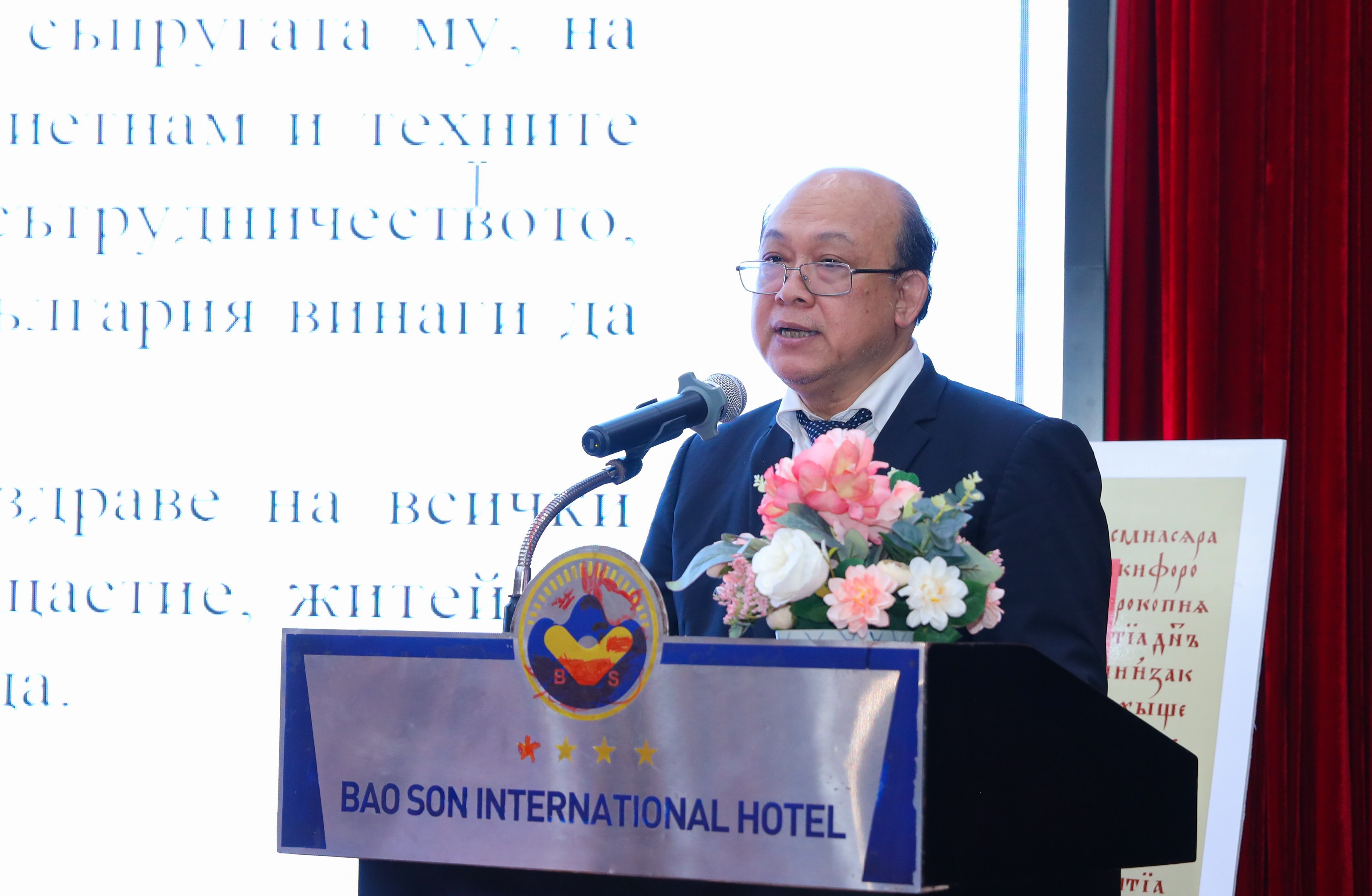 Văn hóa giáo dục là cơ sở xây dựng tình hữu nghị Việt Nam - Bungaria Văn hóa giáo dục là cơ sở xây dựng tình hữu nghị Việt Nam - Bulgaria